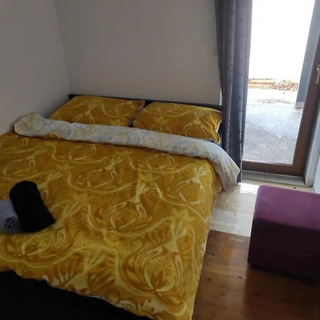 Dağ evi Vikend Kuca Davor *